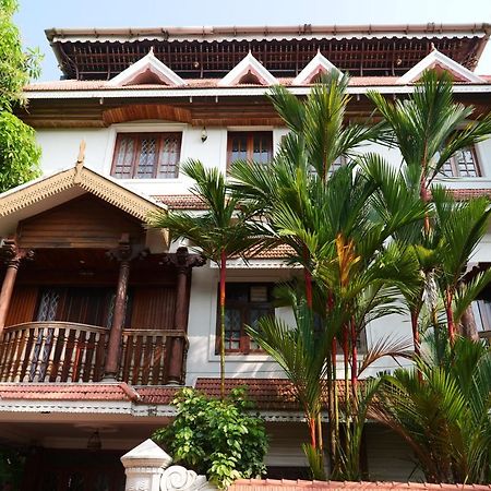호텔 화이트 로즈 Kochi 외부 사진