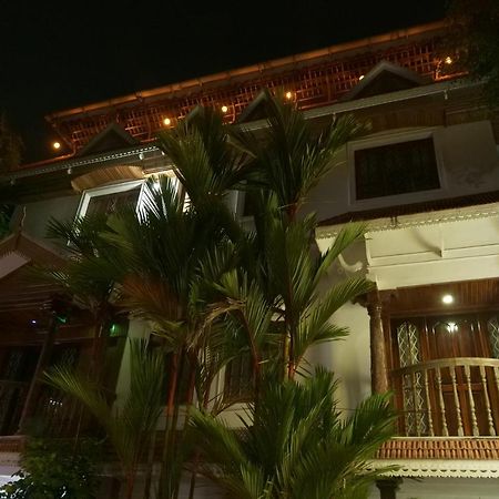 호텔 화이트 로즈 Kochi 외부 사진