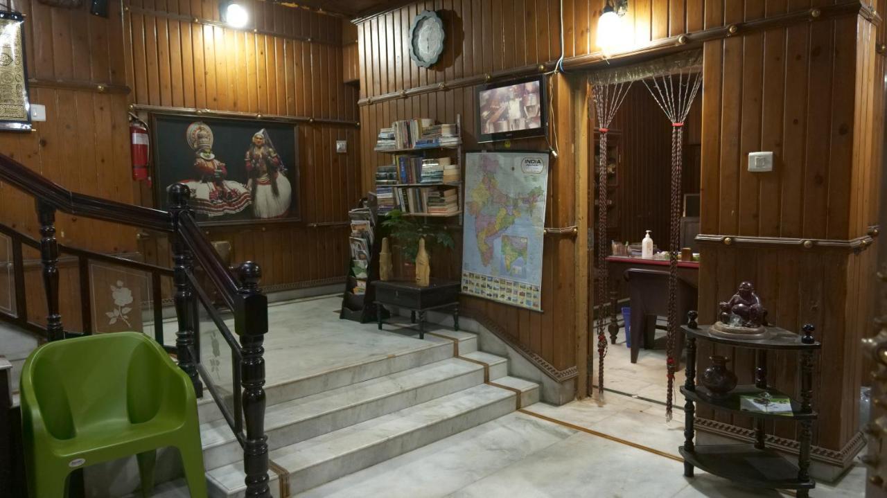 호텔 화이트 로즈 Kochi 외부 사진