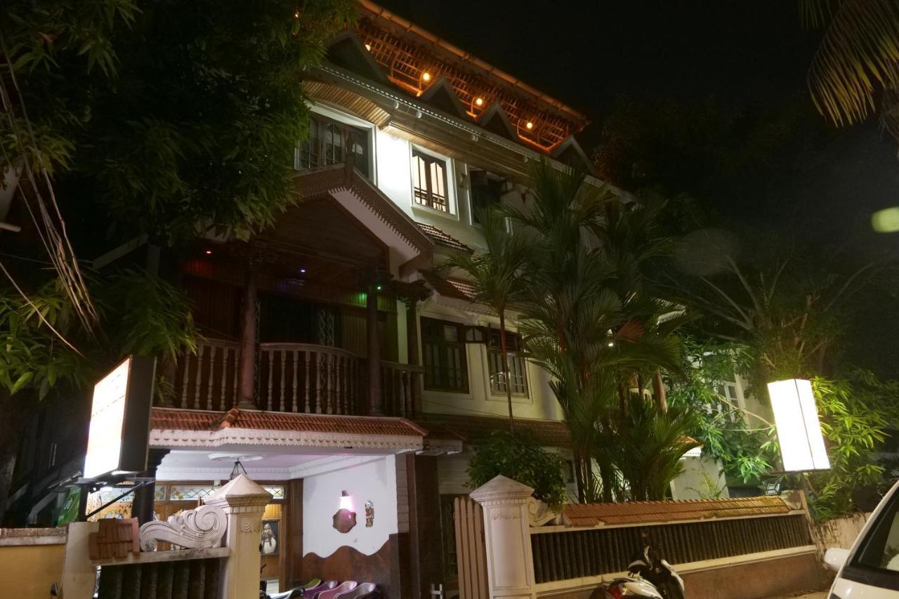 호텔 화이트 로즈 Kochi 외부 사진