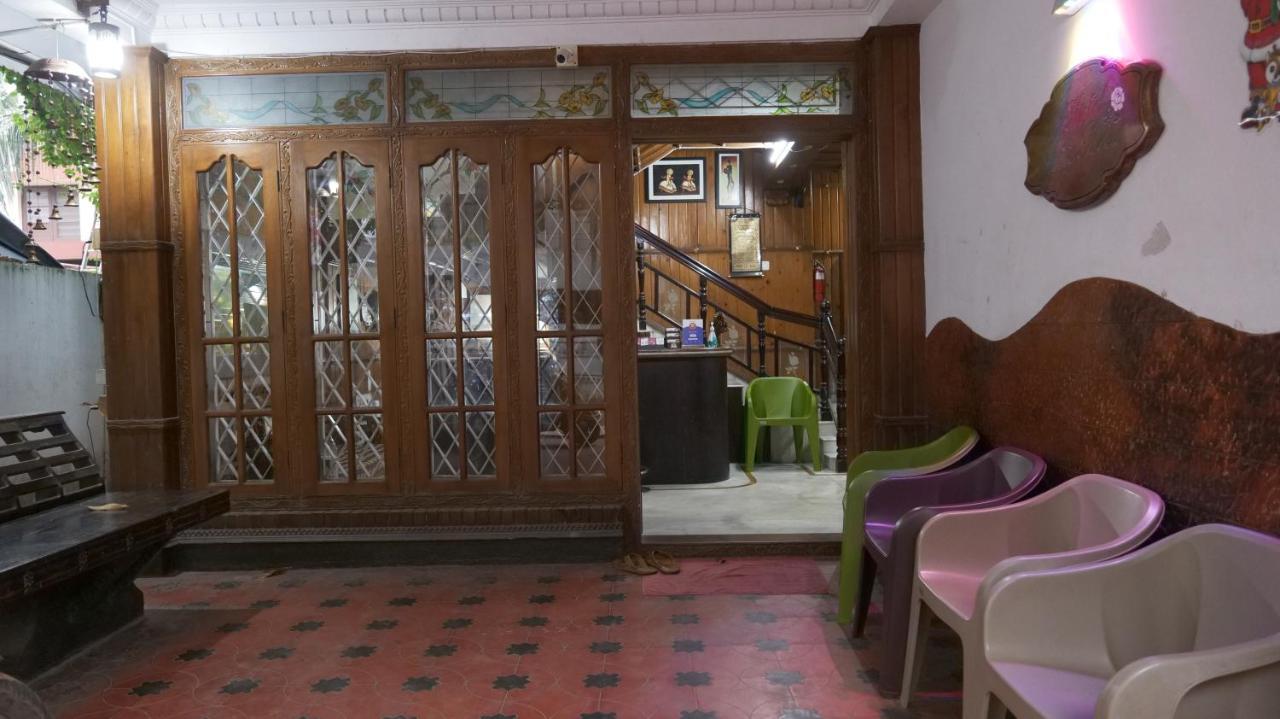 호텔 화이트 로즈 Kochi 외부 사진