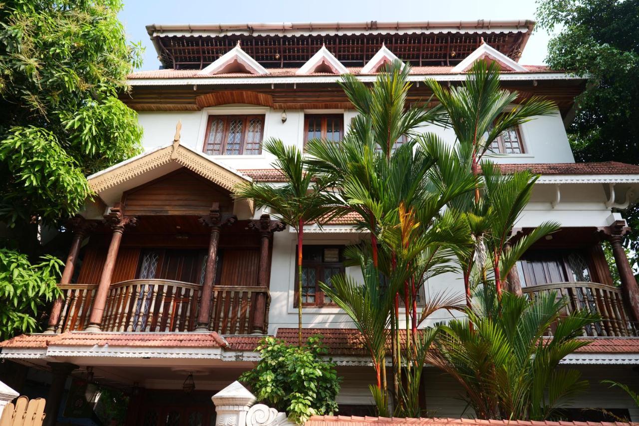 호텔 화이트 로즈 Kochi 외부 사진
