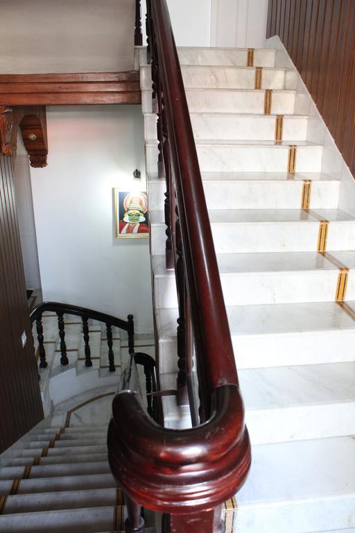 호텔 화이트 로즈 Kochi 외부 사진