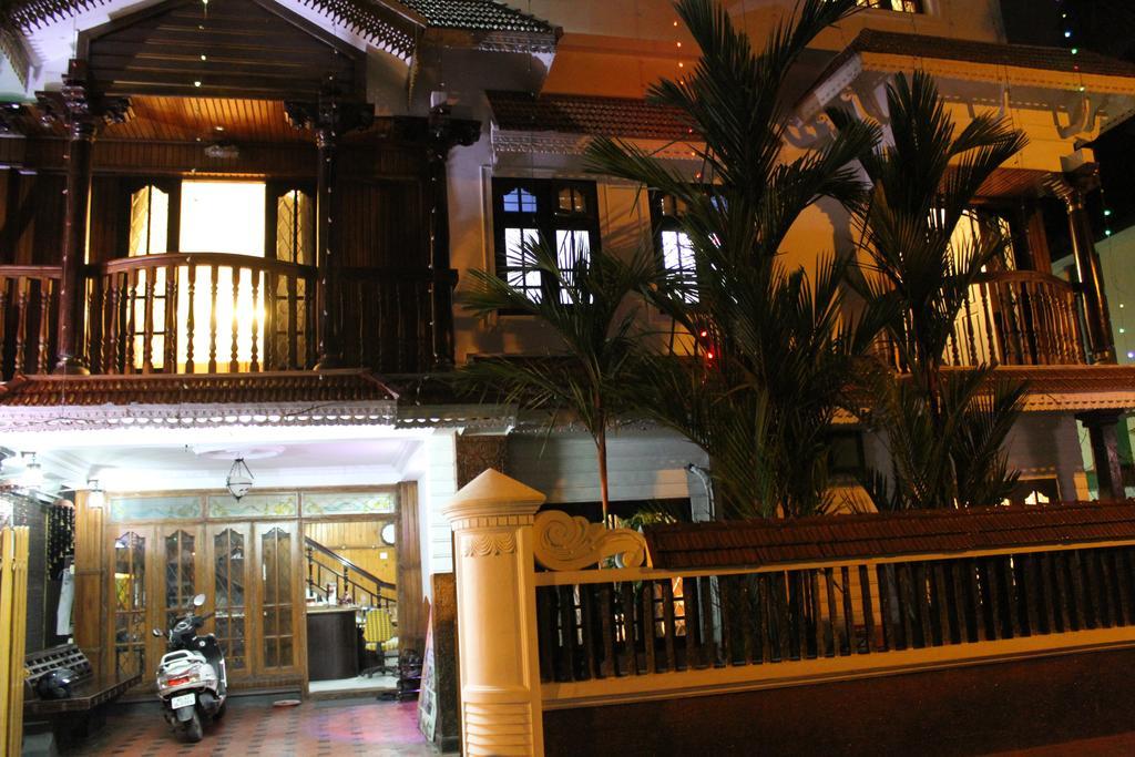 호텔 화이트 로즈 Kochi 외부 사진