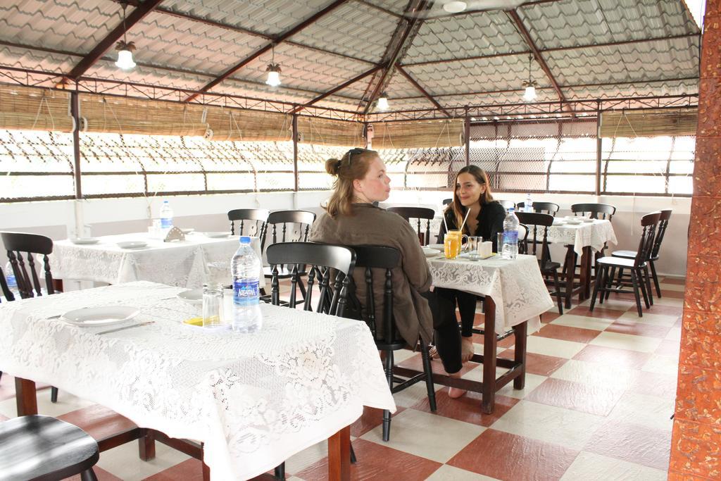 호텔 화이트 로즈 Kochi 외부 사진