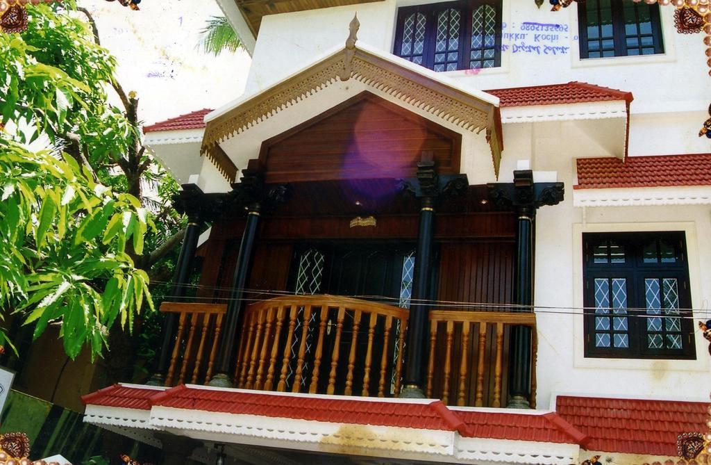 호텔 화이트 로즈 Kochi 외부 사진