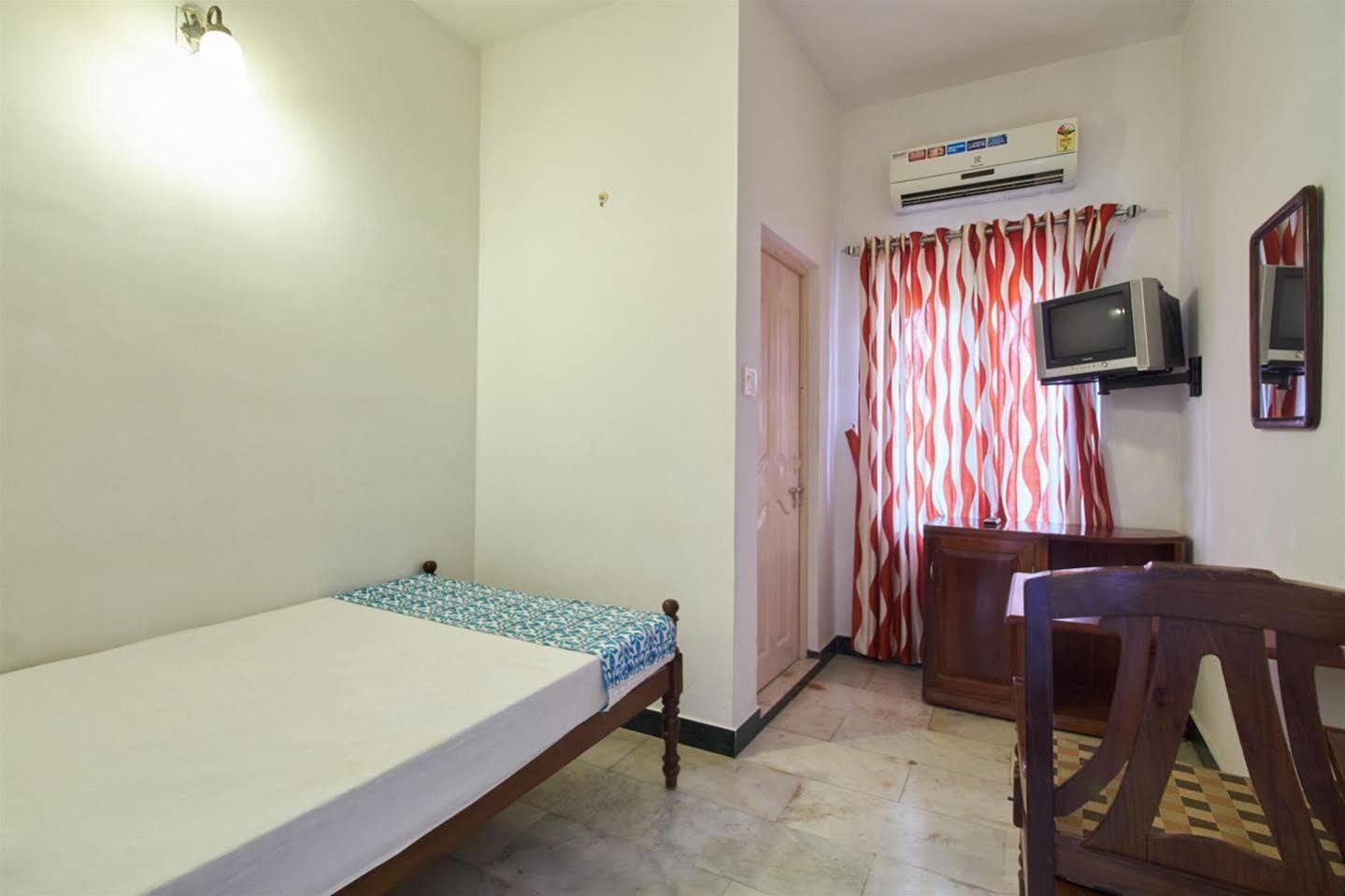 호텔 화이트 로즈 Kochi 외부 사진