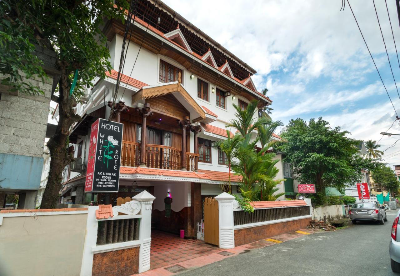호텔 화이트 로즈 Kochi 외부 사진
